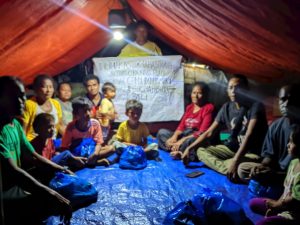 Foto: Penerima Sembako Posko Dosi, Desa Salama, NTT (PMII)