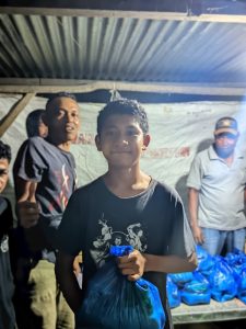 Foto: Penerima Sembako Posko Waeselung, Desa Salama, NTT (PMII)